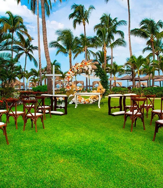 Tropical lawn wedding ceremony at Marival Resorts