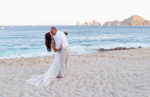 Blog Header Image - Real Wedding: Lindsey & Scott, Riu Palace Cabo