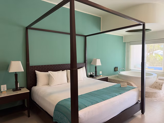 Guest room with four-poster bed and in-room tub