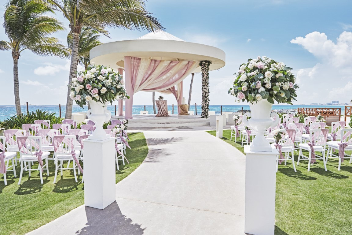 Do I Need a Travel Agent to Plan My Destination Wedding?Picture