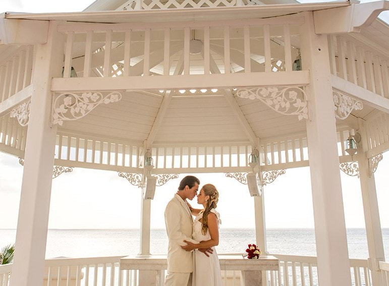 4 Things to Know About Having a Destination Wedding